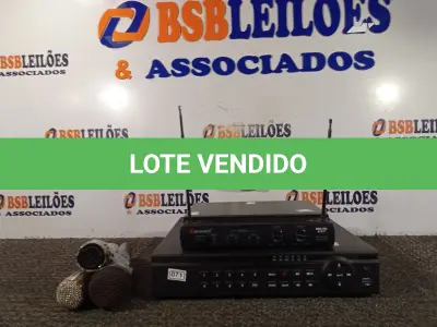 LOTE 027 - 01 DVR 08 CANAIS, 03 MICROFONES MARCAS E MODELOS DIVERSOS E 01 TRANSMISSOR. (NO ESTADO) ATENÇÃO! FAZER A VISITAÇÃO ANTES DE ARREMATAR, NÃO SABEMOS SE FUNCIONA. LEILÃO NÃO TEM GARANTIA E NEM DEVOLUÇÃO, SUJEITO A POSSÍVEIS AVARIAS VISÍVEIS/OCULTAS E/OU AUSÊNCIA DE COMPONENTES.
