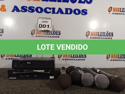 LOTE 001 - 05 MICROFONES DIVERSOS E02 TRANSMISSORES DIVERSOS. (NO ESTADO) ATENÇÃO! FAZER A VISITAÇÃO ANTES DE ARREMATAR, NÃO SABEMOS SE FUNCIONA. LEILÃO NÃO TEM GARANTIA E NEM DEVOLUÇÃO, SUJEITO A POSSÍVEIS AVARIAS VISÍVEIS/OCULTAS E/OU AUSÊNCIA DE COMPONENTES.