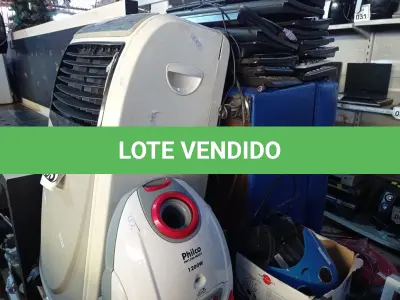 LOTE 153 - 01 CLIMATIZADOR DE AR, 01 PUFF, 01 ASPIRADOR DE PÓ, 01 SECADOR DE CABELO, 01 ASPIRADOR DE PÓ ROBÔ E DIVERSOS TECLADOS. (NO ESTADO) ATENÇÃO! FAZER A VISITAÇÃO ANTES DE ARREMATAR, NÃO SABEMOS SE FUNCIONA. LEILÃO NÃO TEM GARANTIA E NEM DEVOLUÇÃO, SUJEITO A POSSÍVEIS AVARIAS VISÍVEIS/OCULTAS E/OU AUSÊNCIA DE COMPONENTES.
