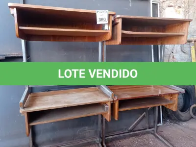 LOTE 360 - 04 MESAS EM MADEIRA COM PÉS CROMADOS. (NO ESTADO) ATENÇÃO! FAZER A VISITAÇÃO ANTES DE ARREMATAR, NÃO SABEMOS SE FUNCIONA. LEILÃO NÃO TEM GARANTIA E NEM DEVOLUÇÃO, SUJEITO A POSSÍVEIS AVARIAS VISÍVEIS/OCULTAS E/OU AUSÊNCIA DE COMPONENTES.