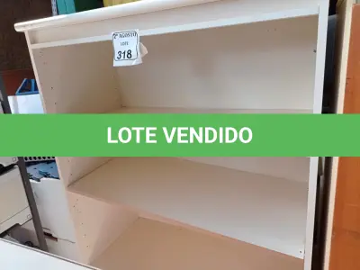 LOTE 318 - 01 ARMÁRIO PARA ESCRITÓRIO COM 03 COMPARTIMENTOS. (NO ESTADO) ATENÇÃO! FAZER A VISITAÇÃO ANTES DE ARREMATAR, NÃO SABEMOS SE FUNCIONA. LEILÃO NÃO TEM GARANTIA E NEM DEVOLUÇÃO, SUJEITO A POSSÍVEIS AVARIAS VISÍVEIS/OCULTAS E/OU AUSÊNCIA DE COMPONENTES.