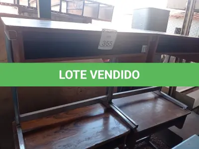 LOTE 355 - 04 MESAS EM MADEIRA COM PÉS CROMADOS. (NO ESTADO) ATENÇÃO! FAZER A VISITAÇÃO ANTES DE ARREMATAR, NÃO SABEMOS SE FUNCIONA. LEILÃO NÃO TEM GARANTIA E NEM DEVOLUÇÃO, SUJEITO A POSSÍVEIS AVARIAS VISÍVEIS/OCULTAS E/OU AUSÊNCIA DE COMPONENTES.