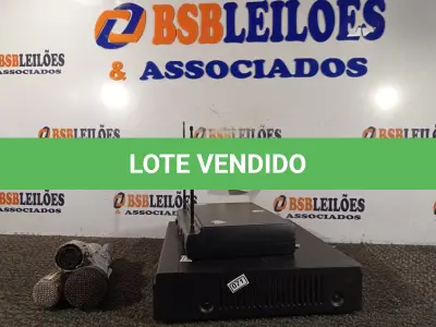LOTE 027 - 01 DVR 08 CANAIS, 03 MICROFONES MARCAS E MODELOS DIVERSOS E 01 TRANSMISSOR. (NO ESTADO) ATENÇÃO! FAZER A VISITAÇÃO ANTES DE ARREMATAR, NÃO SABEMOS SE FUNCIONA. LEILÃO NÃO TEM GARANTIA E NEM DEVOLUÇÃO, SUJEITO A POSSÍVEIS AVARIAS VISÍVEIS/OCULTAS E/OU AUSÊNCIA DE COMPONENTES.