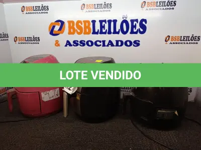 LOTE 112 - 03 AIR FRYES MARCAS E MODELOS DIVERSOS COM AVARIAS. (NO ESTADO) ATENÇÃO! FAZER A VISITAÇÃO ANTES DE ARREMATAR, NÃO SABEMOS SE FUNCIONA. LEILÃO NÃO TEM GARANTIA E NEM DEVOLUÇÃO, SUJEITO A POSSÍVEIS AVARIAS VISÍVEIS/OCULTAS E/OU AUSÊNCIA DE COMPONENTES.