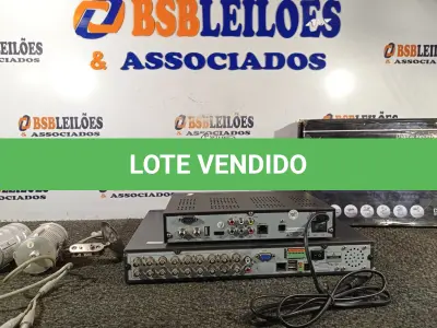LOTE 017 -  02 DVRS E 03 CÂMERAS DE SEGURANÇA. (NO ESTADO) ATENÇÃO! FAZER A VISITAÇÃO ANTES DE ARREMATAR, NÃO SABEMOS SE FUNCIONA. LEILÃO NÃO TEM GARANTIA E NEM DEVOLUÇÃO, SUJEITO A POSSÍVEIS AVARIAS VISÍVEIS/OCULTAS E/OU AUSÊNCIA DE COMPONENTES.