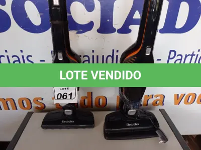 LOTE 061 - 02 ASPIRADORES DE PÓ PORTÁTIL 220V MARCA ELECTROLUX. (NO ESTADO) ATENÇÃO! FAZER A VISITAÇÃO ANTES DE ARREMATAR, NÃO SABEMOS SE FUNCIONA. LEILÃO NÃO TEM GARANTIA E NEM DEVOLUÇÃO, SUJEITO A POSSÍVEIS AVARIAS VISÍVEIS/OCULTAS E/OU AUSÊNCIA DE COMPONENTES.