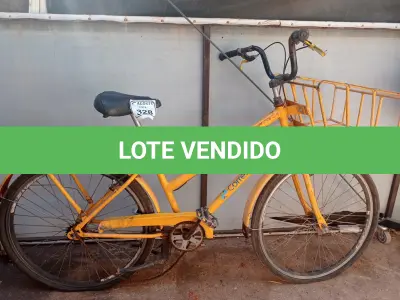 LOTE 328 - 01 BICICLETA ARO 26 CARGUEIRA NA COR AMARELA.  (NO ESTADO) ATENÇÃO! FAZER A VISITAÇÃO ANTES DE ARREMATAR, NÃO SABEMOS SE FUNCIONA. LEILÃO NÃO TEM GARANTIA E NEM DEVOLUÇÃO, SUJEITO A POSSÍVEIS AVARIAS VISÍVEIS/OCULTAS E/OU AUSÊNCIA DE COMPONENTES.