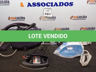 LOTE 107 - 01 FERRO A VAPOR MARCA PHILIPS, 04 FERROS DE PASSAR ROUPA. (NO ESTADO) ATENÇÃO! FAZER A VISITAÇÃO ANTES DE ARREMATAR, NÃO SABEMOS SE FUNCIONA. LEILÃO NÃO TEM GARANTIA E NEM DEVOLUÇÃO, SUJEITO A POSSÍVEIS AVARIAS VISÍVEIS/OCULTAS E/OU AUSÊNCIA DE COMPONENTES.