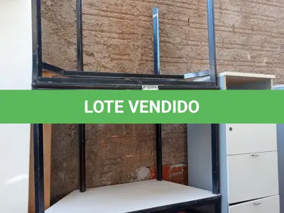 LOTE 333 - 03 MESAS EM MADEIRA COM BASE EM FERRO DE CANTO E 01 ARQUIVO EM MADEIRA COM 04 GAVETAS.  (NO ESTADO) ATENÇÃO! FAZER A VISITAÇÃO ANTES DE ARREMATAR, NÃO SABEMOS SE FUNCIONA. LEILÃO NÃO TEM GARANTIA E NEM DEVOLUÇÃO, SUJEITO A POSSÍVEIS AVARIAS VISÍVEIS/OCULTAS E/OU AUSÊNCIA DE COMPONENTES.
