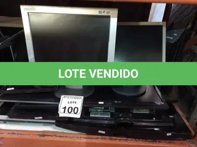 LOTE 100 - 01 LOTE COM APROXIMADAMENTE 19 MONITORES LCD MARCAS E MODELOS DIVERSOS PARA A RETIRADA DE PEÇAS. (NO ESTADO) ATENÇÃO! FAZER A VISITAÇÃO ANTES DE ARREMATAR, NÃO SABEMOS SE FUNCIONA. LEILÃO NÃO TEM GARANTIA E NEM DEVOLUÇÃO, SUJEITO A POSSÍVEIS AVARIAS VISÍVEIS/OCULTAS E/OU AUSÊNCIA DE COMPONENTES.