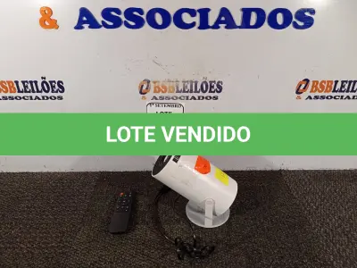 LOTE 002 - 01 MINI PROJETOR PORTÁTIL COM WI-FI 220V. (NO ESTADO) ATENÇÃO! FAZER A VISITAÇÃO ANTES DE ARREMATAR, NÃO SABEMOS SE FUNCIONA. LEILÃO NÃO TEM GARANTIA E NEM DEVOLUÇÃO, SUJEITO A POSSÍVEIS AVARIAS VISÍVEIS/OCULTAS E/OU AUSÊNCIA DE COMPONENTES.
