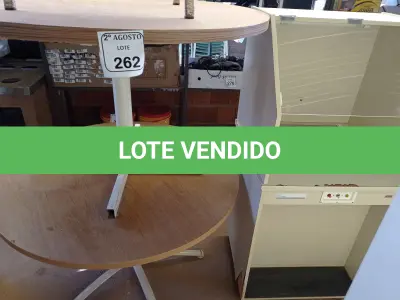 LOTE 262 - 01 MESA ASSÉPTICA E 02 MESAS REDONDAS COM BASE DE FERRO. (NO ESTADO) ATENÇÃO! FAZER A VISITAÇÃO ANTES DE ARREMATAR, NÃO SABEMOS SE FUNCIONA. LEILÃO NÃO TEM GARANTIA E NEM DEVOLUÇÃO, SUJEITO A POSSÍVEIS AVARIAS VISÍVEIS/OCULTAS E/OU AUSÊNCIA DE COMPONENTES.
