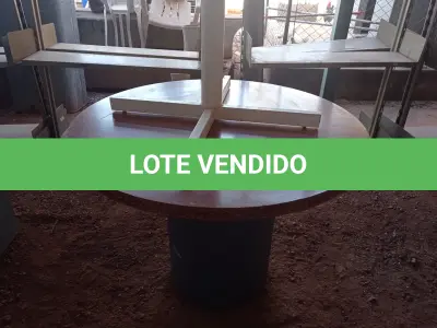 LOTE 362 - 02 MESAS REDONDAS TAMPO EM MADEIRA. (NO ESTADO) ATENÇÃO! FAZER A VISITAÇÃO ANTES DE ARREMATAR, NÃO SABEMOS SE FUNCIONA. LEILÃO NÃO TEM GARANTIA E NEM DEVOLUÇÃO, SUJEITO A POSSÍVEIS AVARIAS VISÍVEIS/OCULTAS E/OU AUSÊNCIA DE COMPONENTES.
