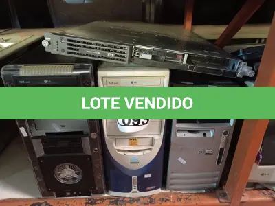LOTE 093 - 02 MONITORES DE TUBO, 03 CPUS, 01 SUCATA DE SERVIDOR E VÁRIOS TECLADOS. (NO ESTADO) ATENÇÃO! FAZER A VISITAÇÃO ANTES DE ARREMATAR, NÃO SABEMOS SE FUNCIONA. LEILÃO NÃO TEM GARANTIA E NEM DEVOLUÇÃO, SUJEITO A POSSÍVEIS AVARIAS VISÍVEIS/OCULTAS E/OU AUSÊNCIA DE COMPONENTES.