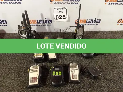 LOTE 025 - 01 LOTE COM RÁDIOS COMUNICADORES MARCAS E MODELOS DIVERSOS. (NO ESTADO) ATENÇÃO! FAZER A VISITAÇÃO ANTES DE ARREMATAR, NÃO SABEMOS SE FUNCIONA. LEILÃO NÃO TEM GARANTIA E NEM DEVOLUÇÃO, SUJEITO A POSSÍVEIS AVARIAS VISÍVEIS/OCULTAS E/OU AUSÊNCIA DE COMPONENTES.