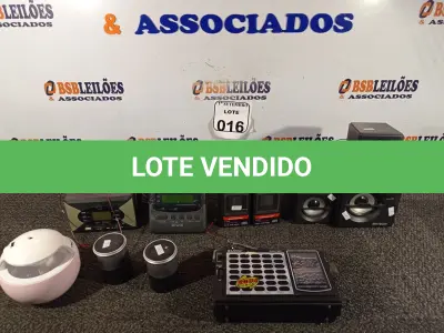 LOTE 016 - 01 LOTE COM RÁDIOS E CAIXINHAS DE SOM MARCAS E MODELOS DIVERSOS. (NO ESTADO) ATENÇÃO! FAZER A VISITAÇÃO ANTES DE ARREMATAR, NÃO SABEMOS SE FUNCIONA. LEILÃO NÃO TEM GARANTIA E NEM DEVOLUÇÃO, SUJEITO A POSSÍVEIS AVARIAS VISÍVEIS/OCULTAS E/OU AUSÊNCIA DE COMPONENTES.