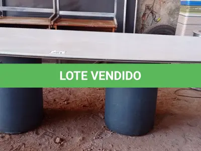 LOTE 361 - 01 MESA EM MADEIRA PARA REUNIÃO. (NO ESTADO) ATENÇÃO! FAZER A VISITAÇÃO ANTES DE ARREMATAR, NÃO SABEMOS SE FUNCIONA. LEILÃO NÃO TEM GARANTIA E NEM DEVOLUÇÃO, SUJEITO A POSSÍVEIS AVARIAS VISÍVEIS/OCULTAS E/OU AUSÊNCIA DE COMPONENTES.