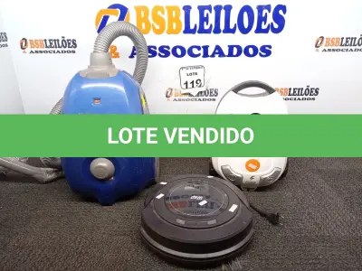 LOTE 119 - 02 ASPIRADORES DE PÓ MARCAS E MODELOS DIVERSOS E 01 ASPIRADOR ROBÔ. (NO ESTADO) ATENÇÃO! FAZER A VISITAÇÃO ANTES DE ARREMATAR, NÃO SABEMOS SE FUNCIONA. LEILÃO NÃO TEM GARANTIA E NEM DEVOLUÇÃO, SUJEITO A POSSÍVEIS AVARIAS VISÍVEIS/OCULTAS E/OU AUSÊNCIA DE COMPONENTES.