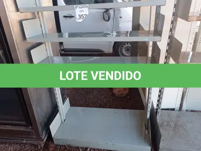 LOTE 352 - 01 ESTANTE EM FERRO COM PRATELEIRAS. (NO ESTADO) ATENÇÃO! FAZER A VISITAÇÃO ANTES DE ARREMATAR, NÃO SABEMOS SE FUNCIONA. LEILÃO NÃO TEM GARANTIA E NEM DEVOLUÇÃO, SUJEITO A POSSÍVEIS AVARIAS VISÍVEIS/OCULTAS E/OU AUSÊNCIA DE COMPONENTES.
