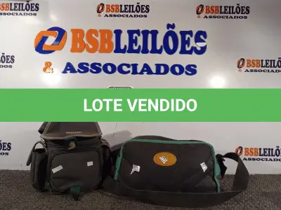 LOTE 007 - 02 FILMADORAS SENDO 01 JVC E OUTRA SONY, COM AVARIAS. (NO ESTADO) ATENÇÃO! FAZER A VISITAÇÃO ANTES DE ARREMATAR, NÃO SABEMOS SE FUNCIONA. LEILÃO NÃO TEM GARANTIA E NEM DEVOLUÇÃO, SUJEITO A POSSÍVEIS AVARIAS VISÍVEIS/OCULTAS E/OU AUSÊNCIA DE COMPONENTES.