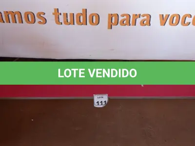 LOTE 111 - 01 BANCO NA COR VERMELHA. (NO ESTADO) ATENÇÃO! FAZER A VISITAÇÃO ANTES DE ARREMATAR, NÃO SABEMOS SE FUNCIONA. LEILÃO NÃO TEM GARANTIA E NEM DEVOLUÇÃO, SUJEITO A POSSÍVEIS AVARIAS VISÍVEIS/OCULTAS E/OU AUSÊNCIA DE COMPONENTES.