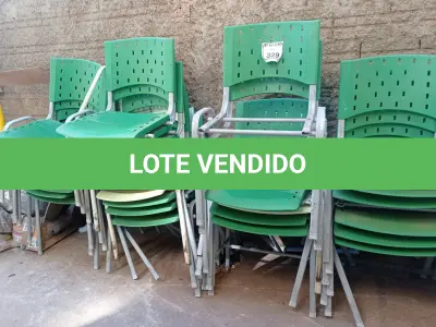 LOTE 329 - 01 LOTE COM CADEIRAS NA COR VERDE COM AVARIAS. (NO ESTADO) ATENÇÃO! FAZER A VISITAÇÃO ANTES DE ARREMATAR, NÃO SABEMOS SE FUNCIONA. LEILÃO NÃO TEM GARANTIA E NEM DEVOLUÇÃO, SUJEITO A POSSÍVEIS AVARIAS VISÍVEIS/OCULTAS E/OU AUSÊNCIA DE COMPONENTES.
