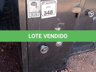 LOTE 348 - 01 COFRE EM AÇO SEM CHAVE. (NO ESTADO) ATENÇÃO! FAZER A VISITAÇÃO ANTES DE ARREMATAR, NÃO SABEMOS SE FUNCIONA. LEILÃO NÃO TEM GARANTIA E NEM DEVOLUÇÃO, SUJEITO A POSSÍVEIS AVARIAS VISÍVEIS/OCULTAS E/OU AUSÊNCIA DE COMPONENTES.