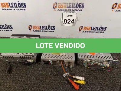 LOTE 024 - 03 APARELHOS DE SOM AUTOMOTIVO MARCAS E MODELOS DIVERSOS. (NO ESTADO) ATENÇÃO! FAZER A VISITAÇÃO ANTES DE ARREMATAR, NÃO SABEMOS SE FUNCIONA. LEILÃO NÃO TEM GARANTIA E NEM DEVOLUÇÃO, SUJEITO A POSSÍVEIS AVARIAS VISÍVEIS/OCULTAS E/OU AUSÊNCIA DE COMPONENTES.