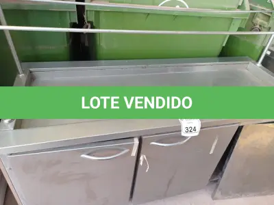 LOTE 324 - 01 BALCÃO PARA FRIOS COM 03 PORTAS EM INOX. (NO ESTADO) ATENÇÃO! FAZER A VISITAÇÃO ANTES DE ARREMATAR, NÃO SABEMOS SE FUNCIONA. LEILÃO NÃO TEM GARANTIA E NEM DEVOLUÇÃO, SUJEITO A POSSÍVEIS AVARIAS VISÍVEIS/OCULTAS E/OU AUSÊNCIA DE COMPONENTES.