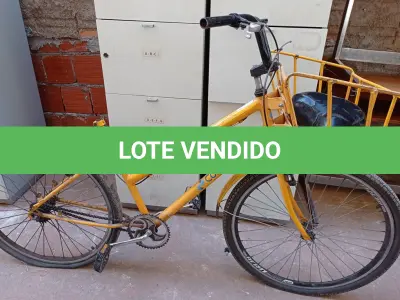 LOTE 338 - 01 BICICLETA ARO 26 CARGUEIRA NA COR AMARELA.  (NO ESTADO) ATENÇÃO! FAZER A VISITAÇÃO ANTES DE ARREMATAR, NÃO SABEMOS SE FUNCIONA. LEILÃO NÃO TEM GARANTIA E NEM DEVOLUÇÃO, SUJEITO A POSSÍVEIS AVARIAS VISÍVEIS/OCULTAS E/OU AUSÊNCIA DE COMPONENTES.