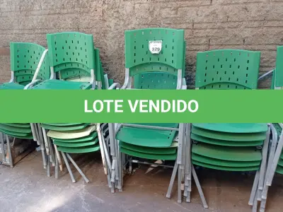 LOTE 329 - 01 LOTE COM CADEIRAS NA COR VERDE COM AVARIAS. (NO ESTADO) ATENÇÃO! FAZER A VISITAÇÃO ANTES DE ARREMATAR, NÃO SABEMOS SE FUNCIONA. LEILÃO NÃO TEM GARANTIA E NEM DEVOLUÇÃO, SUJEITO A POSSÍVEIS AVARIAS VISÍVEIS/OCULTAS E/OU AUSÊNCIA DE COMPONENTES.
