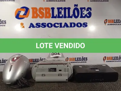 LOTE 004 - 03 RÁDIOS MODELOS DIVERSOS, SENDO 01 TOCA CDS, 01 MICROSYSTEM E 01 IHOME. (NO ESTADO) ATENÇÃO! FAZER A VISITAÇÃO ANTES DE ARREMATAR, NÃO SABEMOS SE FUNCIONA. LEILÃO NÃO TEM GARANTIA E NEM DEVOLUÇÃO, SUJEITO A POSSÍVEIS AVARIAS VISÍVEIS/OCULTAS E/OU AUSÊNCIA DE COMPONENTES.