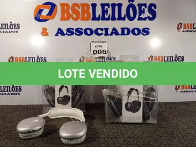 LOTE 005 - 05 HEADPHONES COM AVARIAS. (NO ESTADO) ATENÇÃO! FAZER A VISITAÇÃO ANTES DE ARREMATAR, NÃO SABEMOS SE FUNCIONA. LEILÃO NÃO TEM GARANTIA E NEM DEVOLUÇÃO, SUJEITO A POSSÍVEIS AVARIAS VISÍVEIS/OCULTAS E/OU AUSÊNCIA DE COMPONENTES.