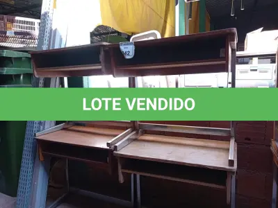 LOTE 342 - 04 MESAS EM MADEIRA COM PÉS CROMADOS. (NO ESTADO) ATENÇÃO! FAZER A VISITAÇÃO ANTES DE ARREMATAR, NÃO SABEMOS SE FUNCIONA. LEILÃO NÃO TEM GARANTIA E NEM DEVOLUÇÃO, SUJEITO A POSSÍVEIS AVARIAS VISÍVEIS/OCULTAS E/OU AUSÊNCIA DE COMPONENTES.