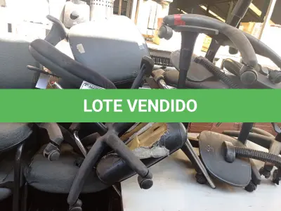 LOTE 332 -  05 CADEIRAS FIXAS ESTOFADAS E 03 CADEIRAS COM AVARIAS. (NO ESTADO) ATENÇÃO! FAZER A VISITAÇÃO ANTES DE ARREMATAR, NÃO SABEMOS SE FUNCIONA. LEILÃO NÃO TEM GARANTIA E NEM DEVOLUÇÃO, SUJEITO A POSSÍVEIS AVARIAS VISÍVEIS/OCULTAS E/OU AUSÊNCIA DE COMPONENTES.