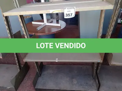LOTE 357 - 01 ESTANTE EM FERRO COM PRATELEIRAS. (NO ESTADO) ATENÇÃO! FAZER A VISITAÇÃO ANTES DE ARREMATAR, NÃO SABEMOS SE FUNCIONA. LEILÃO NÃO TEM GARANTIA E NEM DEVOLUÇÃO, SUJEITO A POSSÍVEIS AVARIAS VISÍVEIS/OCULTAS E/OU AUSÊNCIA DE COMPONENTES.