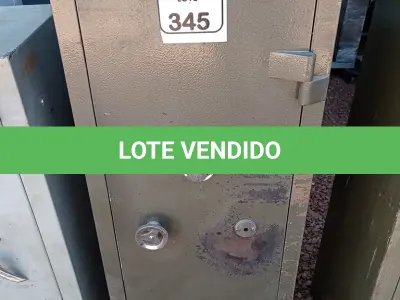 LOTE 345 - 01 COFRE EM AÇO SEM CHAVE. (NO ESTADO) ATENÇÃO! FAZER A VISITAÇÃO ANTES DE ARREMATAR, NÃO SABEMOS SE FUNCIONA. LEILÃO NÃO TEM GARANTIA E NEM DEVOLUÇÃO, SUJEITO A POSSÍVEIS AVARIAS VISÍVEIS/OCULTAS E/OU AUSÊNCIA DE COMPONENTES.