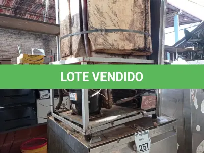 LOTE 257 - 01 LAVA LOUÇAS EM INOX INCOMPLETA E 01 SUCATA DE REFRESQUEIRA. (NO ESTADO) ATENÇÃO! FAZER A VISITAÇÃO ANTES DE ARREMATAR, NÃO SABEMOS SE FUNCIONA. LEILÃO NÃO TEM GARANTIA E NEM DEVOLUÇÃO, SUJEITO A POSSÍVEIS AVARIAS VISÍVEIS/OCULTAS E/OU AUSÊNCIA DE COMPONENTES.