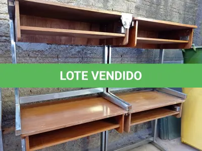 LOTE 343 - 04 MESAS EM MADEIRA COM PÉS CROMADOS. (NO ESTADO) ATENÇÃO! FAZER A VISITAÇÃO ANTES DE ARREMATAR, NÃO SABEMOS SE FUNCIONA. LEILÃO NÃO TEM GARANTIA E NEM DEVOLUÇÃO, SUJEITO A POSSÍVEIS AVARIAS VISÍVEIS/OCULTAS E/OU AUSÊNCIA DE COMPONENTES.