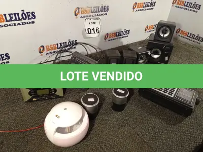 LOTE 016 - 01 LOTE COM RÁDIOS E CAIXINHAS DE SOM MARCAS E MODELOS DIVERSOS. (NO ESTADO) ATENÇÃO! FAZER A VISITAÇÃO ANTES DE ARREMATAR, NÃO SABEMOS SE FUNCIONA. LEILÃO NÃO TEM GARANTIA E NEM DEVOLUÇÃO, SUJEITO A POSSÍVEIS AVARIAS VISÍVEIS/OCULTAS E/OU AUSÊNCIA DE COMPONENTES.