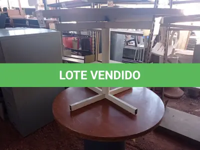 LOTE 362 - 02 MESAS REDONDAS TAMPO EM MADEIRA. (NO ESTADO) ATENÇÃO! FAZER A VISITAÇÃO ANTES DE ARREMATAR, NÃO SABEMOS SE FUNCIONA. LEILÃO NÃO TEM GARANTIA E NEM DEVOLUÇÃO, SUJEITO A POSSÍVEIS AVARIAS VISÍVEIS/OCULTAS E/OU AUSÊNCIA DE COMPONENTES.