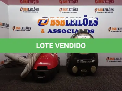 LOTE 046 - 02 ASPIRADORES DE PÓ ELECTROLUX COM AVARIAS. (NO ESTADO) ATENÇÃO! FAZER A VISITAÇÃO ANTES DE ARREMATAR, NÃO SABEMOS SE FUNCIONA. LEILÃO NÃO TEM GARANTIA E NEM DEVOLUÇÃO, SUJEITO A POSSÍVEIS AVARIAS VISÍVEIS/OCULTAS E/OU AUSÊNCIA DE COMPONENTES.
