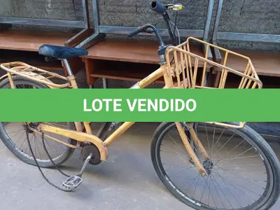 LOTE 340 - 01 BICICLETA ARO 26 CARGUEIRA NA COR AMARELA.  (NO ESTADO) ATENÇÃO! FAZER A VISITAÇÃO ANTES DE ARREMATAR, NÃO SABEMOS SE FUNCIONA. LEILÃO NÃO TEM GARANTIA E NEM DEVOLUÇÃO, SUJEITO A POSSÍVEIS AVARIAS VISÍVEIS/OCULTAS E/OU AUSÊNCIA DE COMPONENTES.