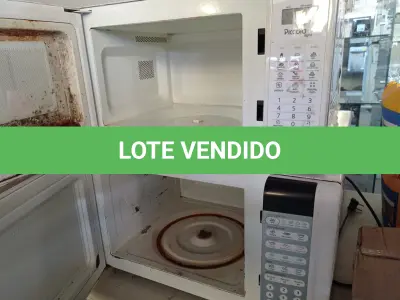 LOTE 268 - 04 MICROONDAS MARCAS E MODELOS DIVERSOS. (NO ESTADO) ATENÇÃO! FAZER A VISITAÇÃO ANTES DE ARREMATAR, NÃO SABEMOS SE FUNCIONA. LEILÃO NÃO TEM GARANTIA E NEM DEVOLUÇÃO, SUJEITO A POSSÍVEIS AVARIAS VISÍVEIS/OCULTAS E/OU AUSÊNCIA DE COMPONENTES.