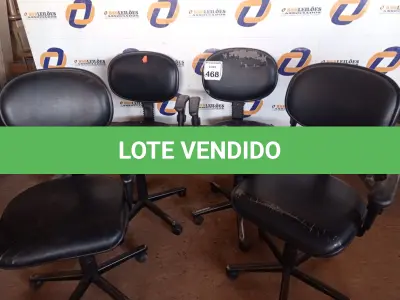LOTE 468 - 04 CADEIRAS PARA ESCRITÓRIO BASE GIRATÓRIA. (NO ESTADO) ATENÇÃO! FAZER A VISITAÇÃO ANTES DE ARREMATAR, NÃO SABEMOS SE FUNCIONA. LEILÃO NÃO TEM GARANTIA E NEM DEVOLUÇÃO, SUJEITO A POSSÍVEIS AVARIAS VISÍVEIS/OCULTAS E/OU AUSÊNCIA DE COMPONENTES.