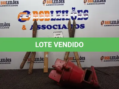 LOTE 380 - 02 TESOURAS DE PODA, 01 MARRETA E 01 MOEDOR ANTIGO. (NO ESTADO) ATENÇÃO! FAZER A VISITAÇÃO ANTES DE ARREMATAR, NÃO SABEMOS SE FUNCIONA. LEILÃO NÃO TEM GARANTIA E NEM DEVOLUÇÃO, SUJEITO A POSSÍVEIS AVARIAS VISÍVEIS/OCULTAS E/OU AUSÊNCIA DE COMPONENTES.