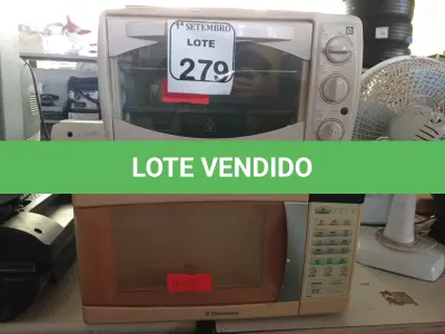 LOTE 279 - 03 MICROONDAS MARCAS E MODELOS DIVERSOS E 01 MINI FORNO ELÉTRICO. (NO ESTADO) ATENÇÃO! FAZER A VISITAÇÃO ANTES DE ARREMATAR, NÃO SABEMOS SE FUNCIONA. LEILÃO NÃO TEM GARANTIA E NEM DEVOLUÇÃO, SUJEITO A POSSÍVEIS AVARIAS VISÍVEIS/OCULTAS E/OU AUSÊNCIA DE COMPONENTES.