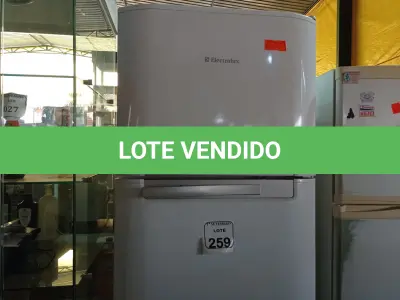 LOTE 259 - 01 GELADEIRA MARCA ELECTROLUX 220V. (NO ESTADO) ATENÇÃO! FAZER A VISITAÇÃO ANTES DE ARREMATAR, NÃO SABEMOS SE FUNCIONA. LEILÃO NÃO TEM GARANTIA E NEM DEVOLUÇÃO, SUJEITO A POSSÍVEIS AVARIAS VISÍVEIS/OCULTAS E/OU AUSÊNCIA DE COMPONENTES.