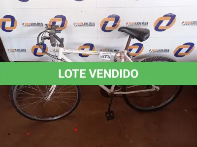 LOTE 473 - 01 BICICLETA. (NO ESTADO) ATENÇÃO! FAZER A VISITAÇÃO ANTES DE ARREMATAR, NÃO SABEMOS SE FUNCIONA. LEILÃO NÃO TEM GARANTIA E NEM DEVOLUÇÃO, SUJEITO A POSSÍVEIS AVARIAS VISÍVEIS/OCULTAS E/OU AUSÊNCIA DE COMPONENTES.
