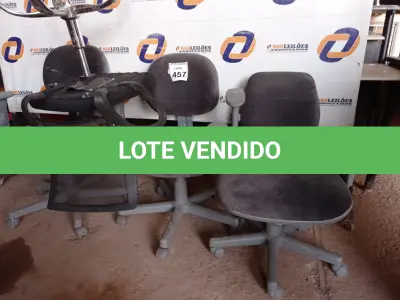 LOTE 457 - 04 CADEIRAS PARA ESCRITÓRIO COM AVARIAS. (NO ESTADO) ATENÇÃO! FAZER A VISITAÇÃO ANTES DE ARREMATAR, NÃO SABEMOS SE FUNCIONA. LEILÃO NÃO TEM GARANTIA E NEM DEVOLUÇÃO, SUJEITO A POSSÍVEIS AVARIAS VISÍVEIS/OCULTAS E/OU AUSÊNCIA DE COMPONENTES.